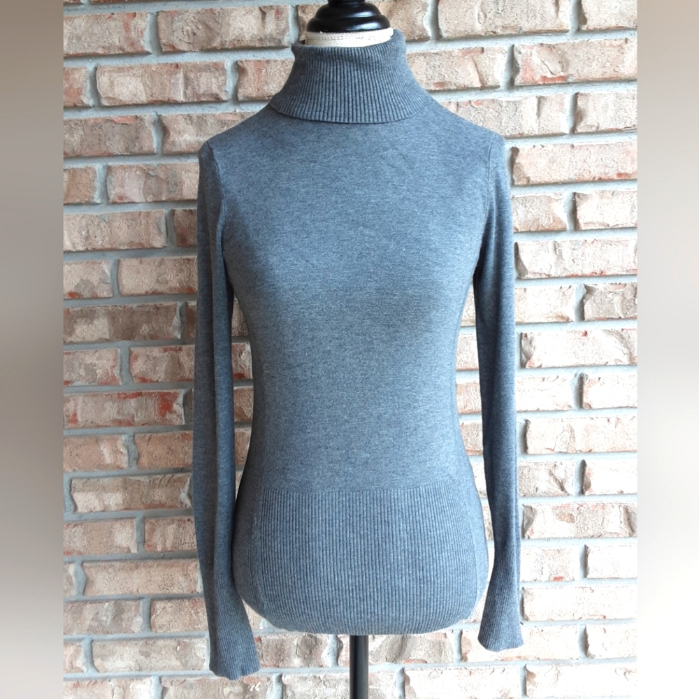 Cache Vintage Gray Long Sleeve Turtleneck Sweater.